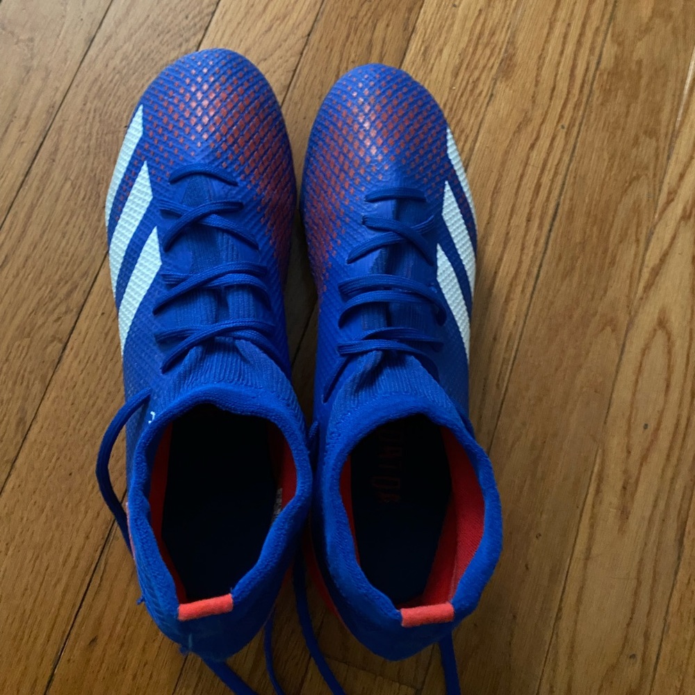 Men’s Adidas Predator soccer cleats US size 9.